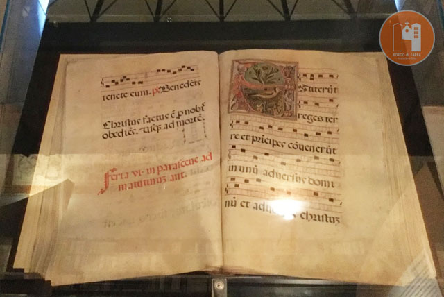 Manuscrit vieux de la musique dans la bibliothèque de Farfa